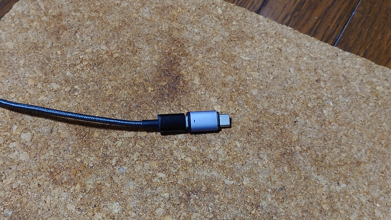 磁石式USBコネクタ（接続時）